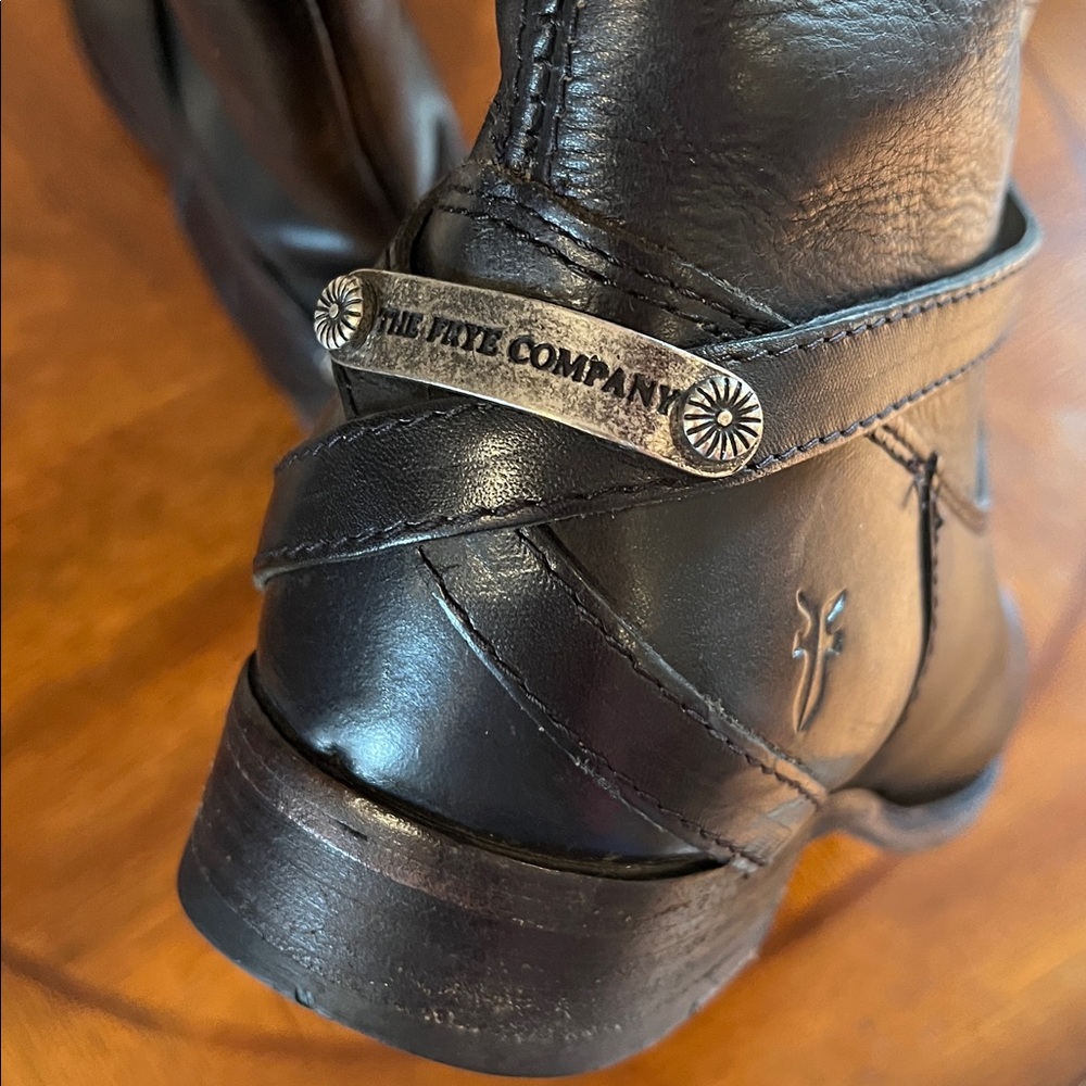 FRYE Lindsey Plate Black Leather Harness Tall Riding Boots size 8.5